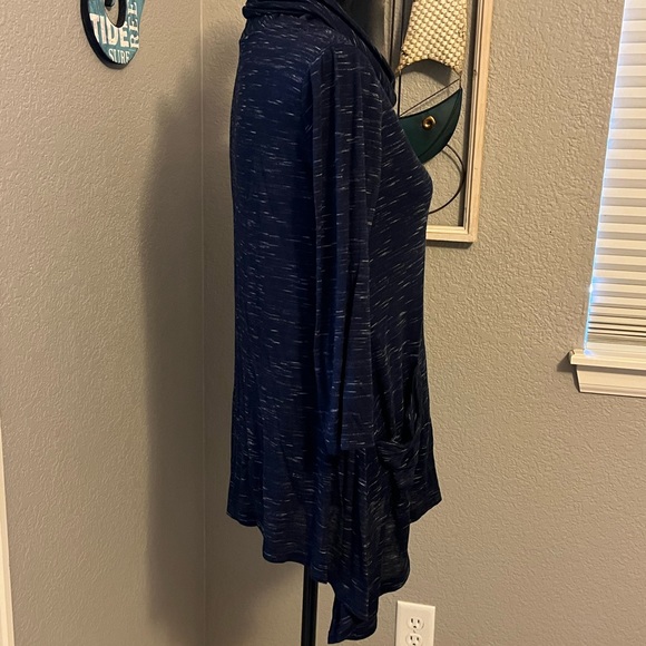LOGO Heathered Navy Cowl Neck Sharkbite top!!  Size XS - Picture 4 of 9